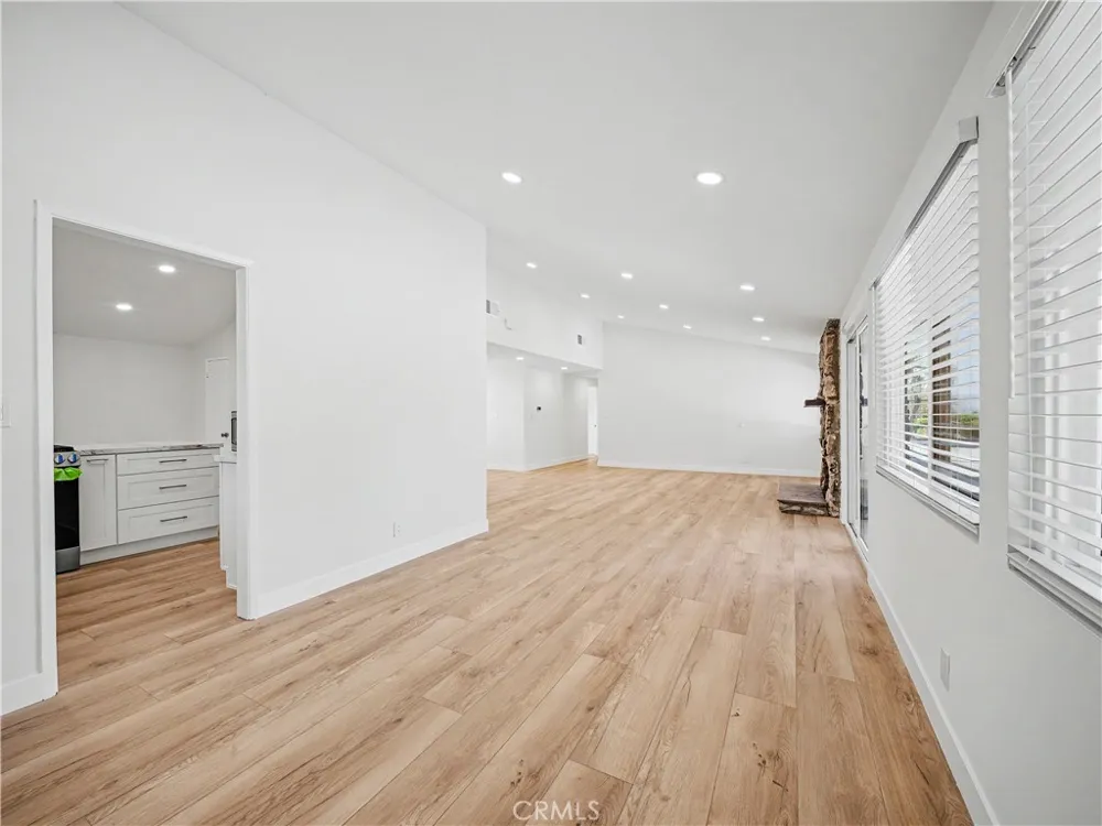 5604 Mason Avenue Woodland Hills, CA 91367