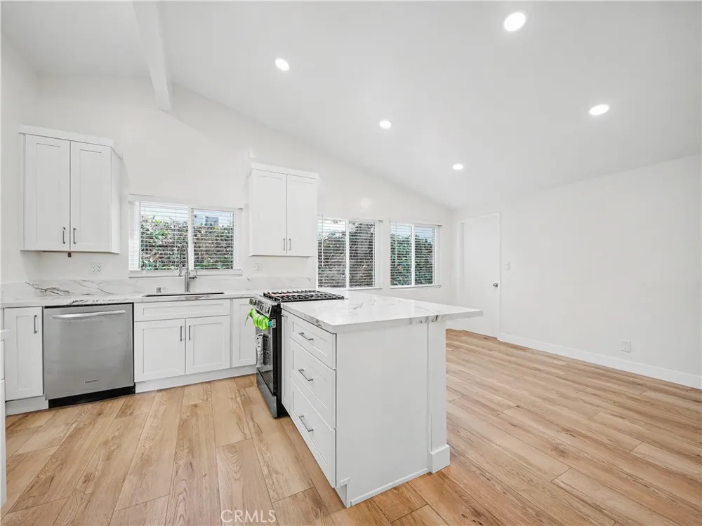 5604 Mason Avenue Woodland Hills, CA 91367