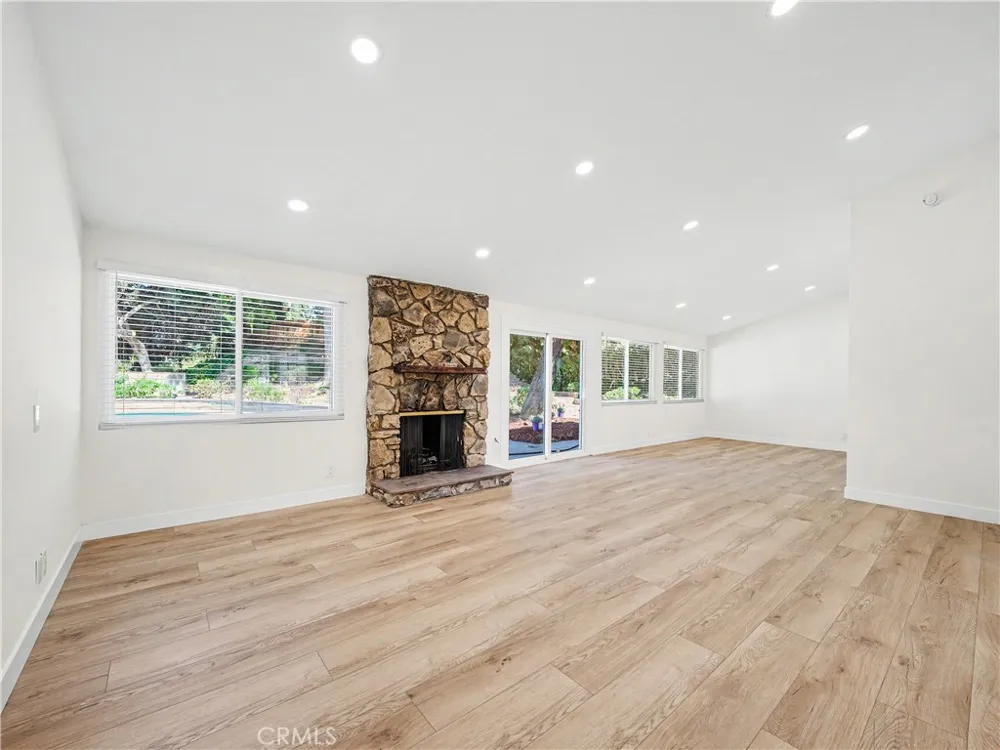 5604 Mason Avenue Woodland Hills, CA 91367