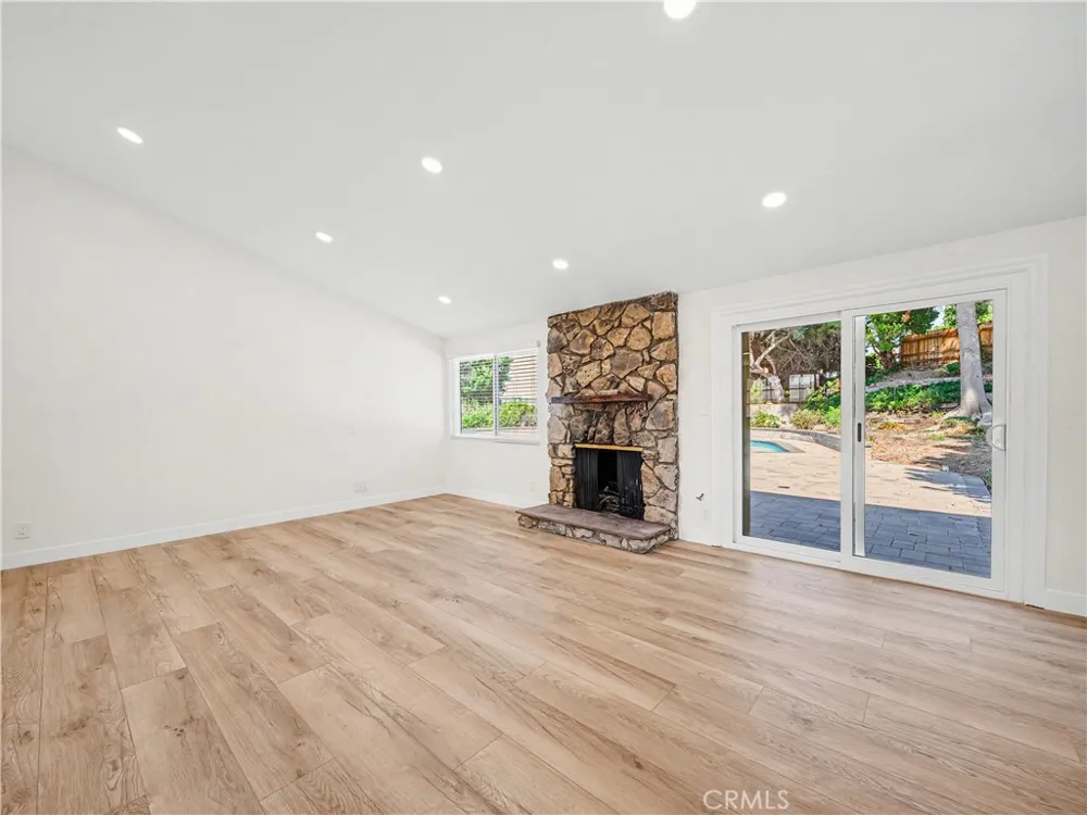 5604 Mason Avenue Woodland Hills, CA 91367