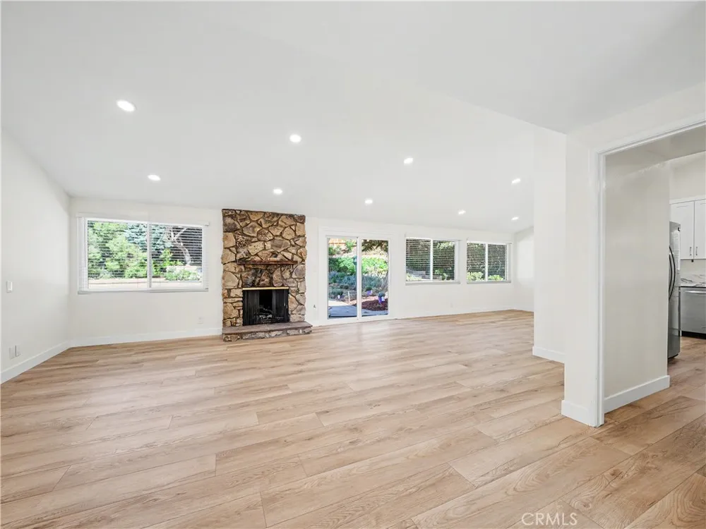 5604 Mason Avenue Woodland Hills, CA 91367
