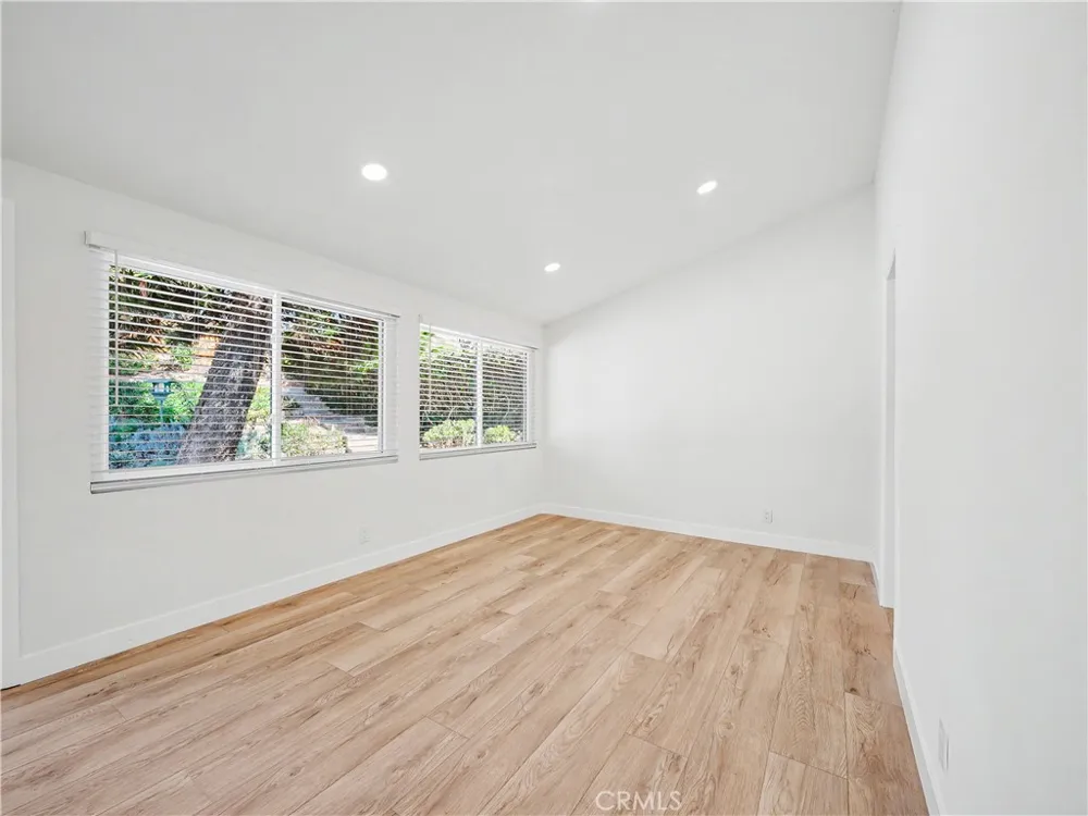 5604 Mason Avenue Woodland Hills, CA 91367