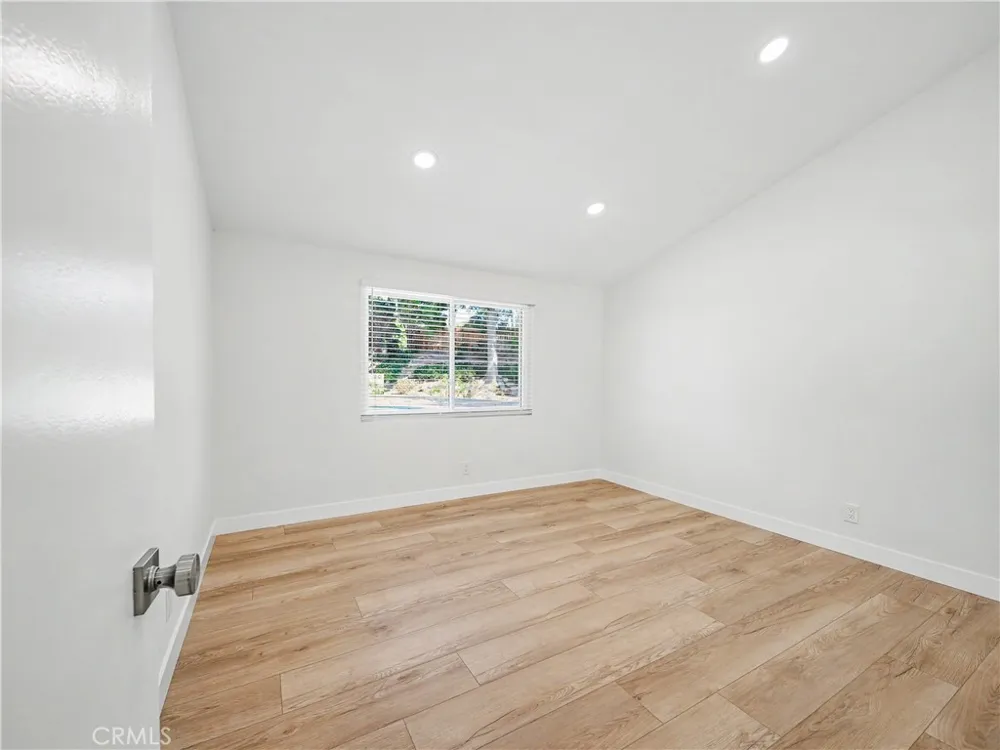 5604 Mason Avenue Woodland Hills, CA 91367