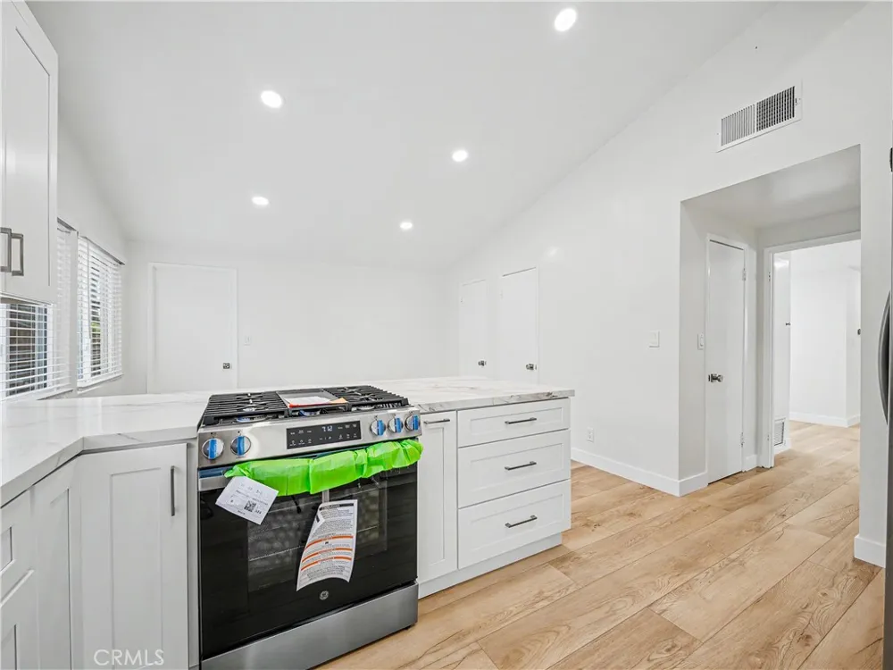 5604 Mason Avenue Woodland Hills, CA 91367