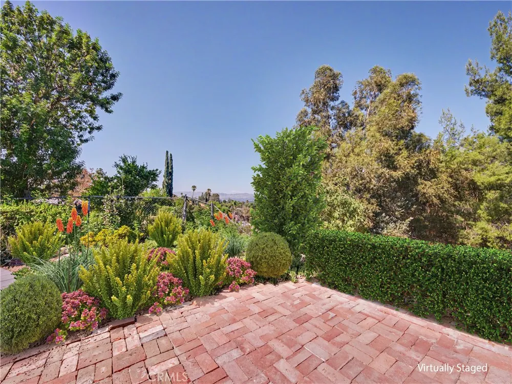 5604 Mason Avenue Woodland Hills, CA 91367