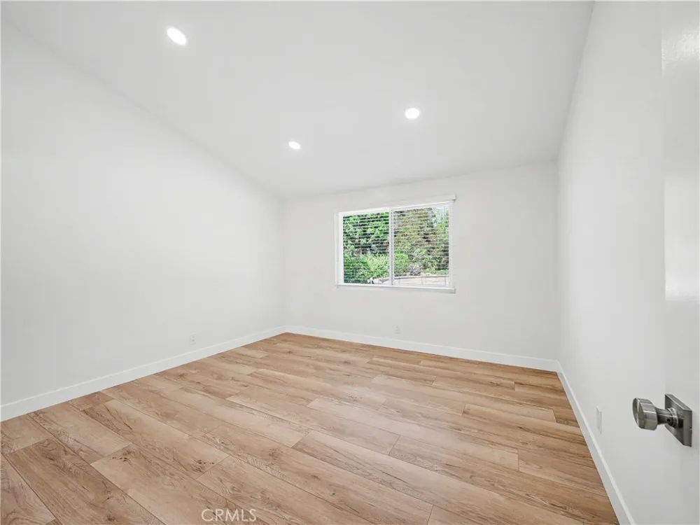 5604 Mason Avenue Woodland Hills, CA 91367