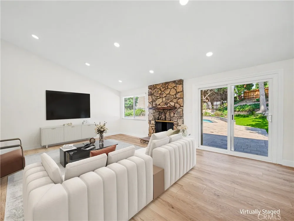 5604 Mason Avenue Woodland Hills, CA 91367