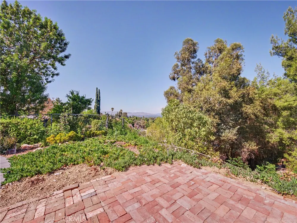 5604 Mason Avenue Woodland Hills, CA 91367