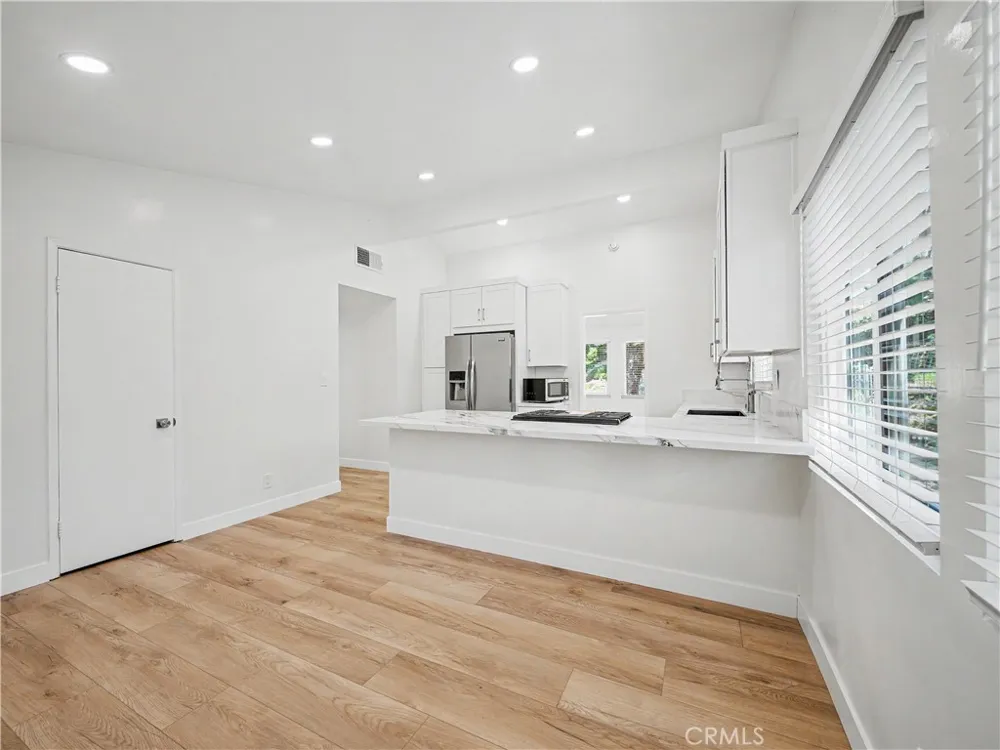 5604 Mason Avenue Woodland Hills, CA 91367