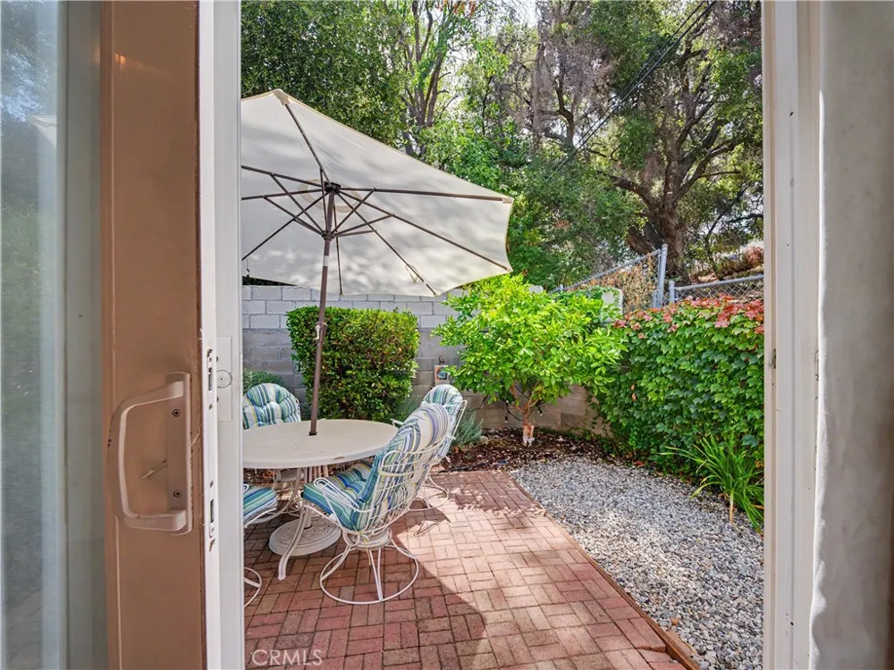 22968 Humming Bird Calabasas, CA 91302