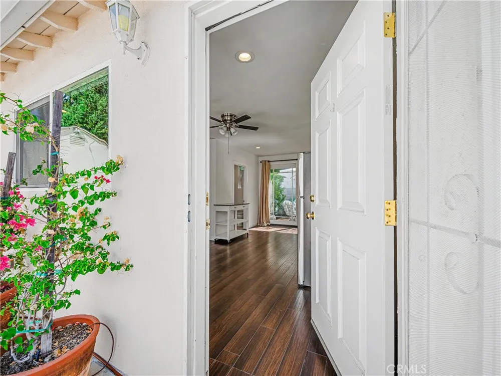 22968 Humming Bird Calabasas, CA 91302