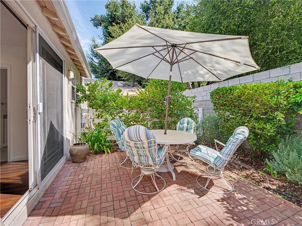 22968 Humming Bird Calabasas, CA 91302