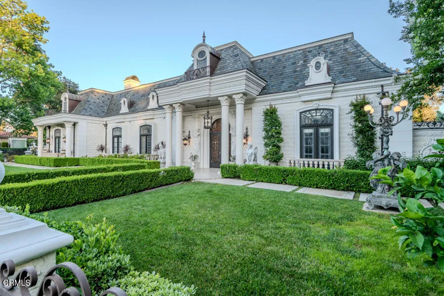 567 Meadow Grove Street La Canada Flintridge, CA 91011