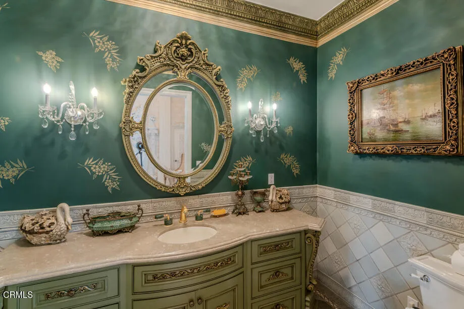 567 Meadow Grove Street La Canada Flintridge, CA 91011