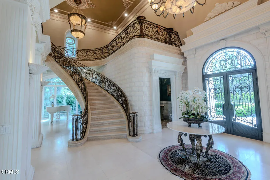 567 Meadow Grove Street La Canada Flintridge, CA 91011