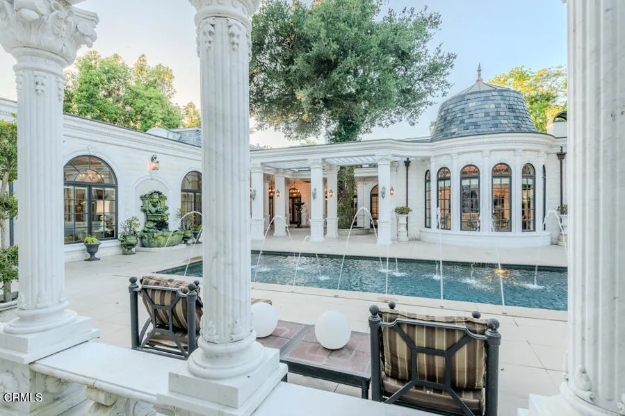 567 Meadow Grove Street La Canada Flintridge, CA 91011