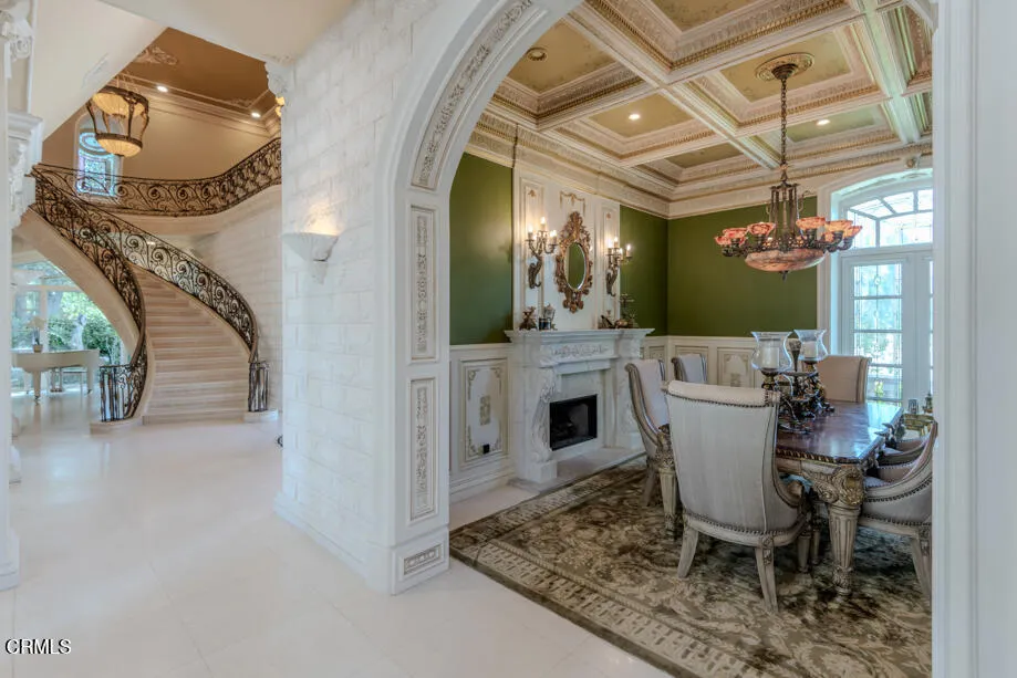 567 Meadow Grove Street La Canada Flintridge, CA 91011