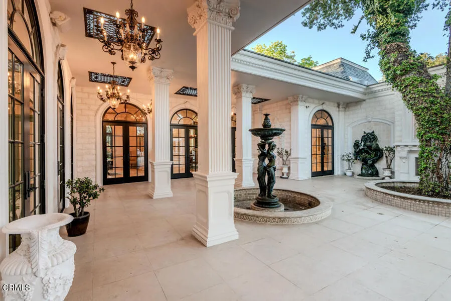 567 Meadow Grove Street La Canada Flintridge, CA 91011