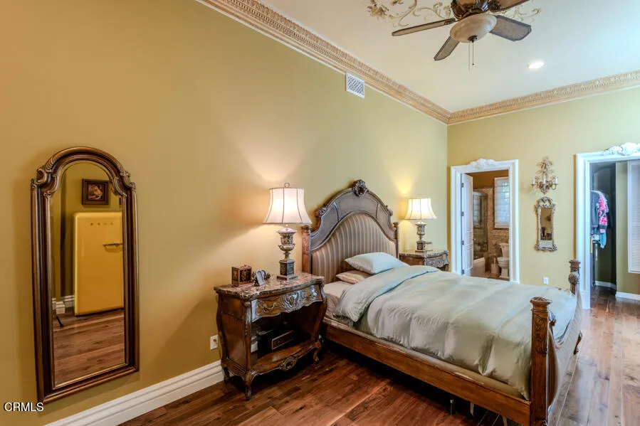 567 Meadow Grove Street La Canada Flintridge, CA 91011
