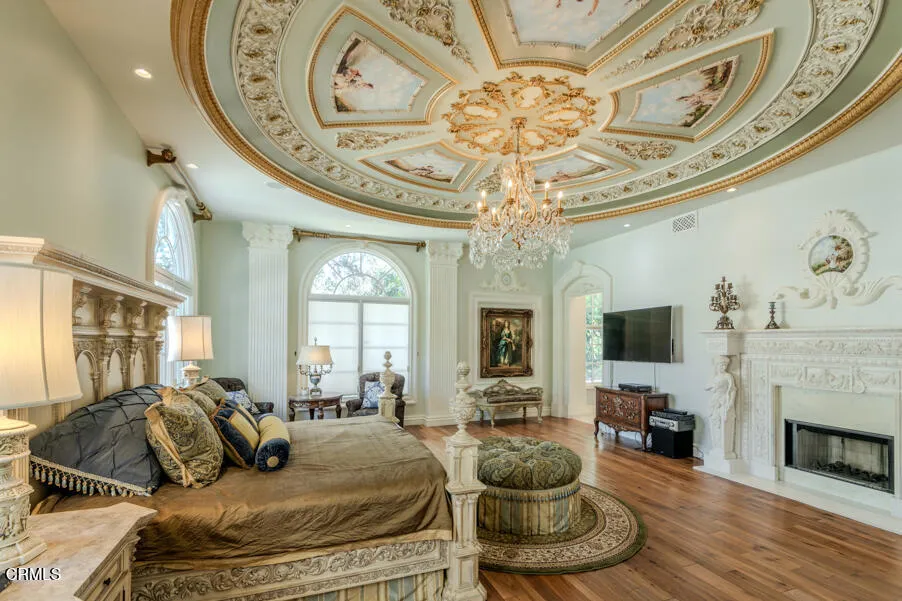 567 Meadow Grove Street La Canada Flintridge, CA 91011