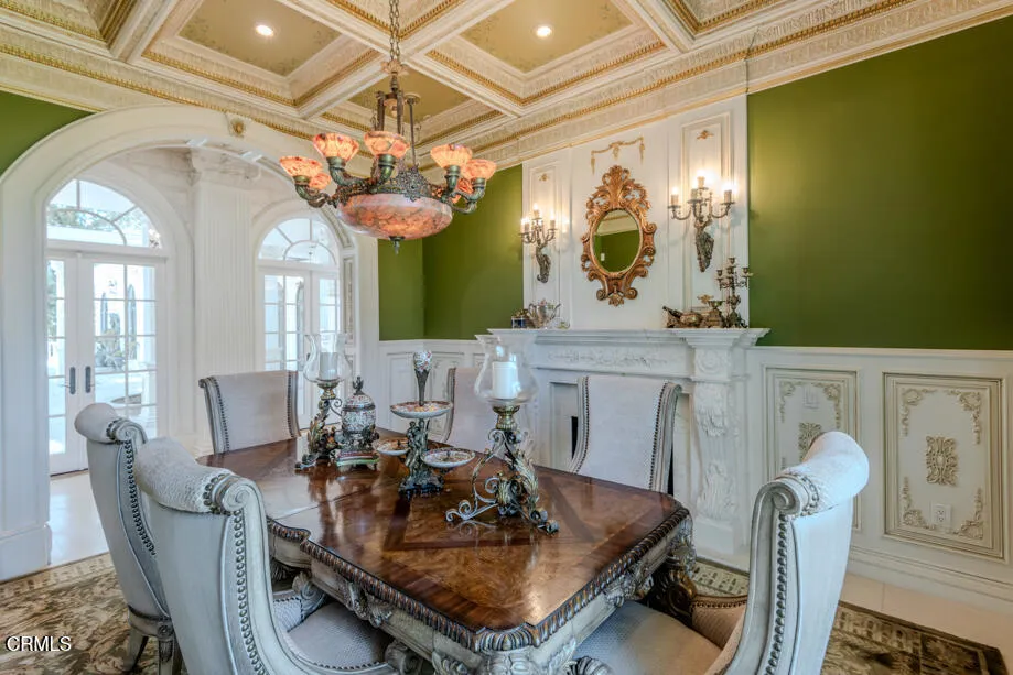 567 Meadow Grove Street La Canada Flintridge, CA 91011