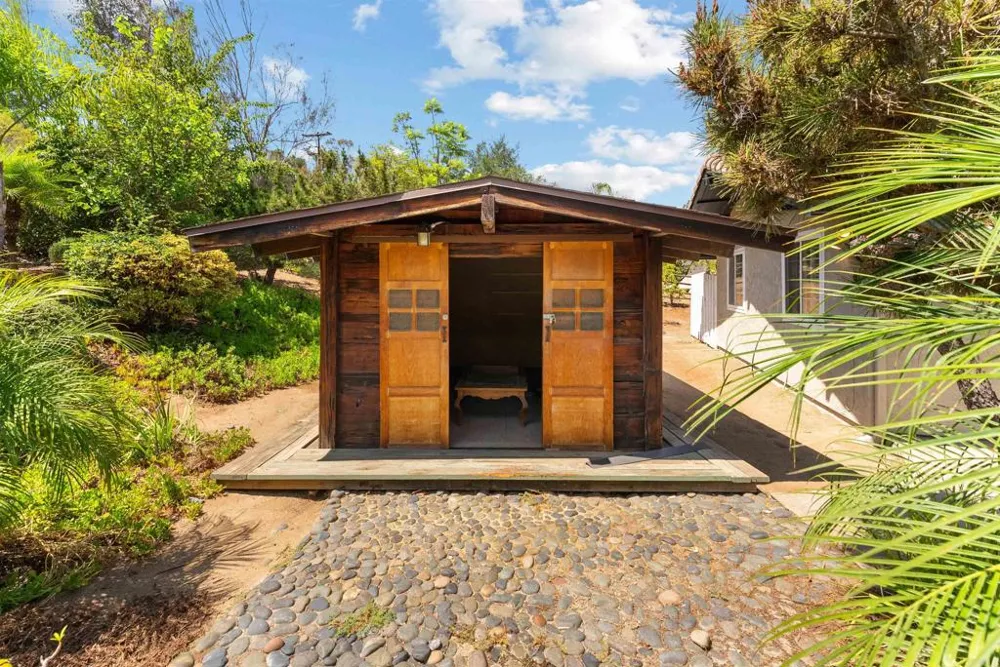 15321 Via Molinero Poway, CA 92064