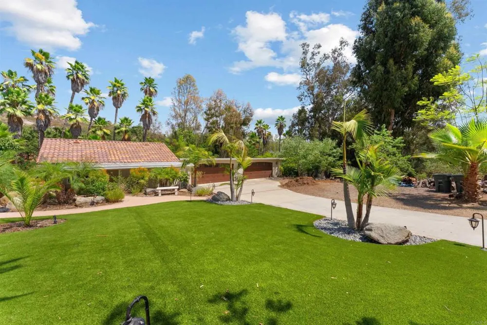 15321 Via Molinero Poway, CA 92064