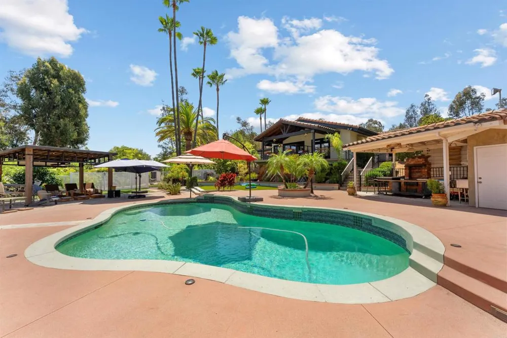 15321 Via Molinero Poway, CA 92064