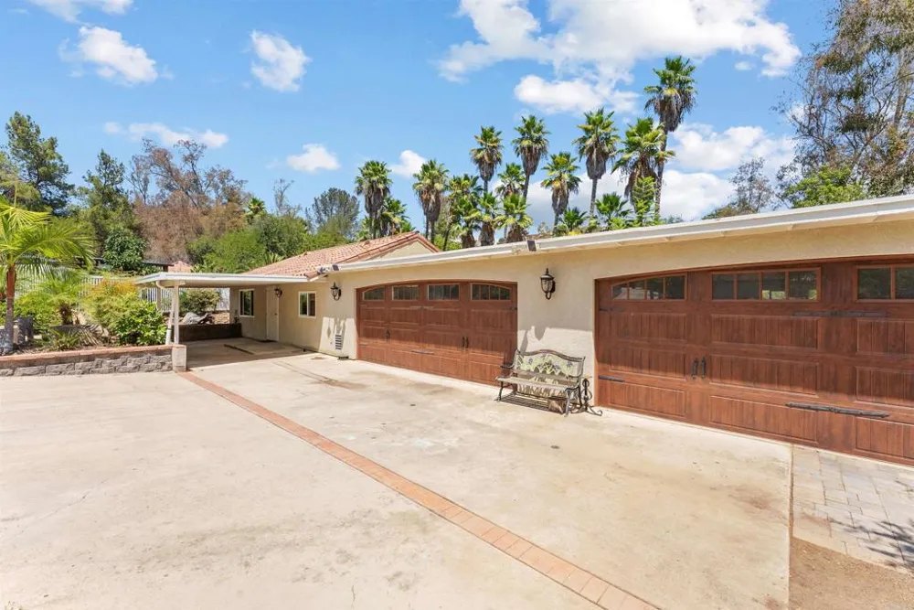 15321 Via Molinero Poway, CA 92064