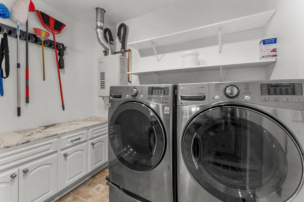 15321 Via Molinero Poway, CA 92064