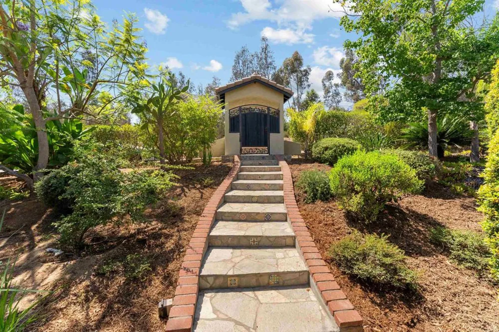 15321 Via Molinero Poway, CA 92064