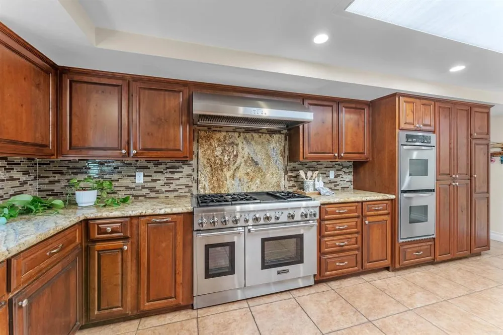 15321 Via Molinero Poway, CA 92064