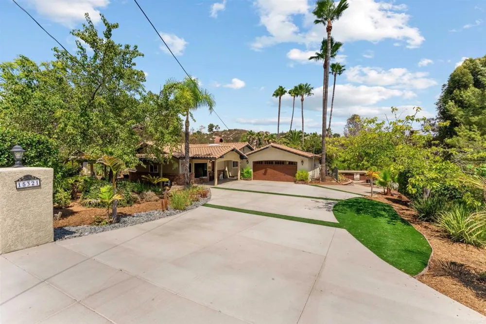 15321 Via Molinero Poway, CA 92064