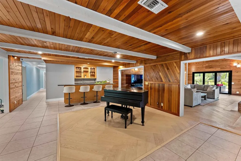 15321 Via Molinero Poway, CA 92064