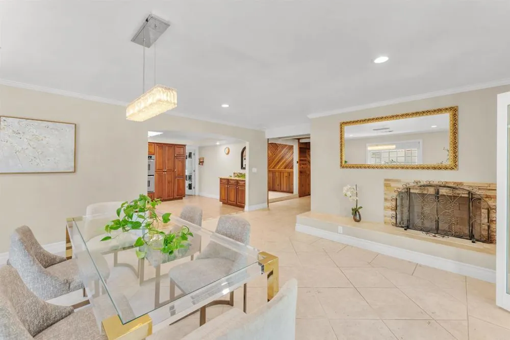 15321 Via Molinero Poway, CA 92064