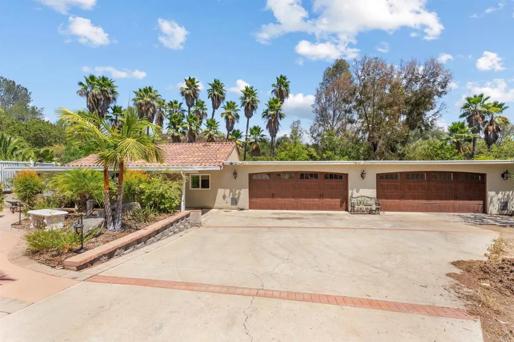15321 Via Molinero Poway, CA 92064