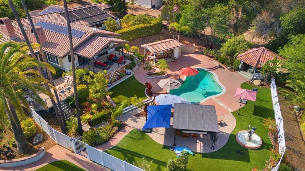 15321 Via Molinero Poway, CA 92064