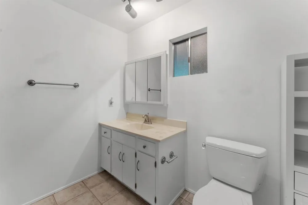 15321 Via Molinero Poway, CA 92064