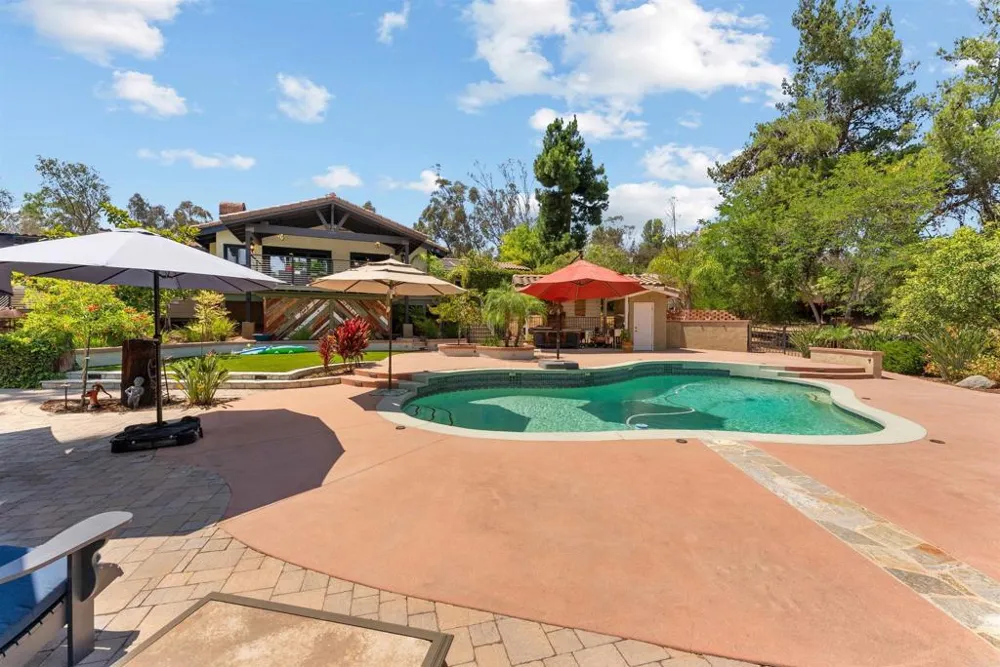 15321 Via Molinero Poway, CA 92064