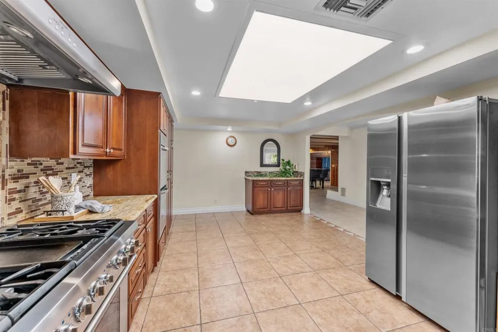 15321 Via Molinero Poway, CA 92064