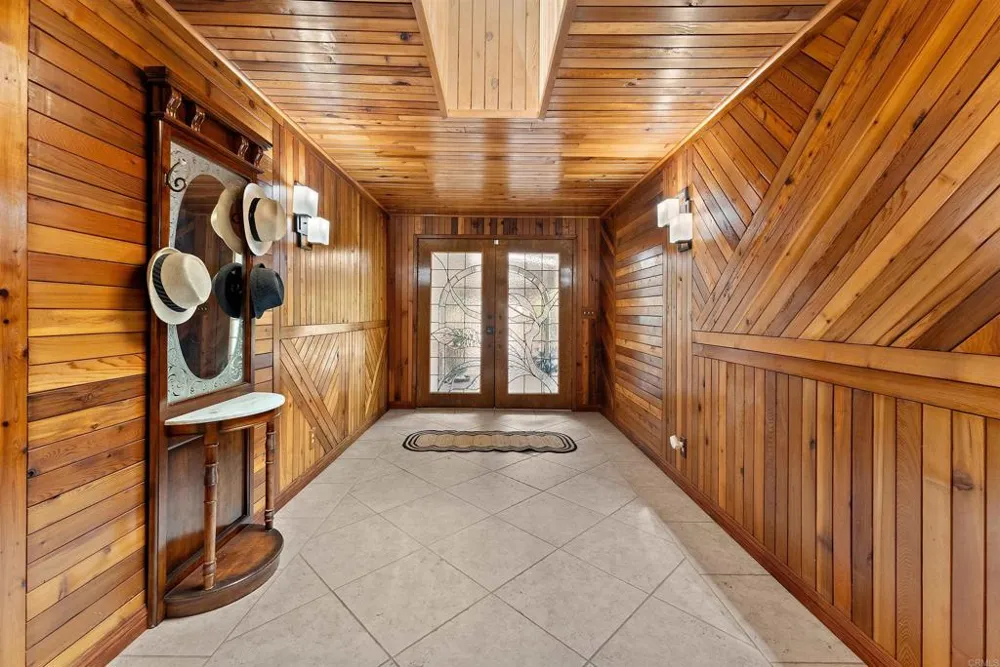 15321 Via Molinero Poway, CA 92064