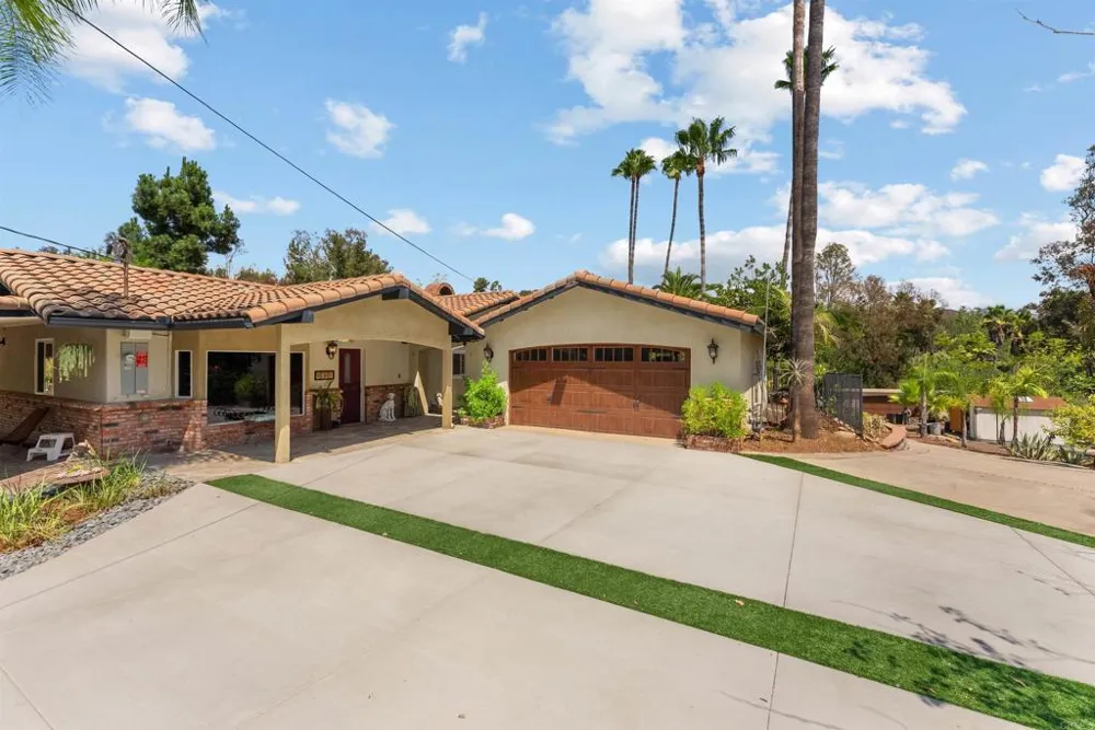 15321 Via Molinero Poway, CA 92064