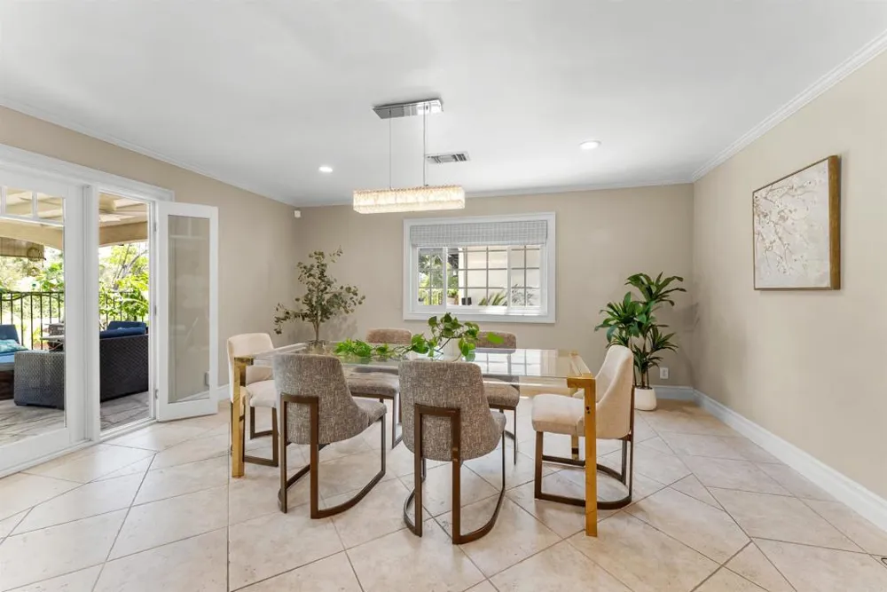 15321 Via Molinero Poway, CA 92064