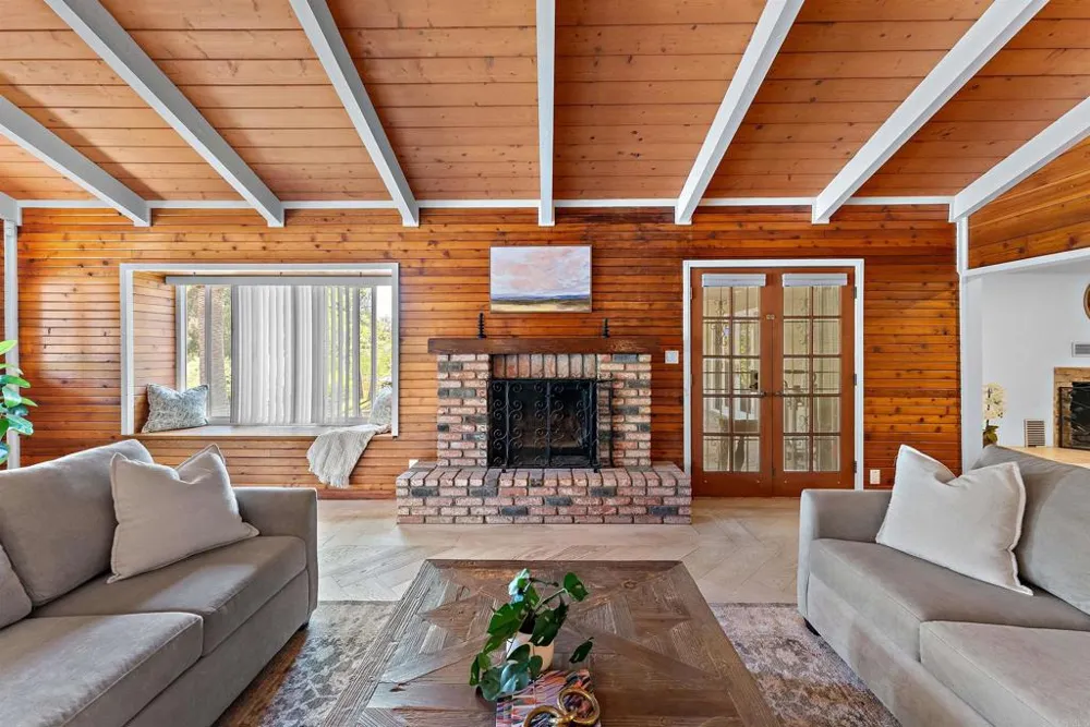15321 Via Molinero Poway, CA 92064