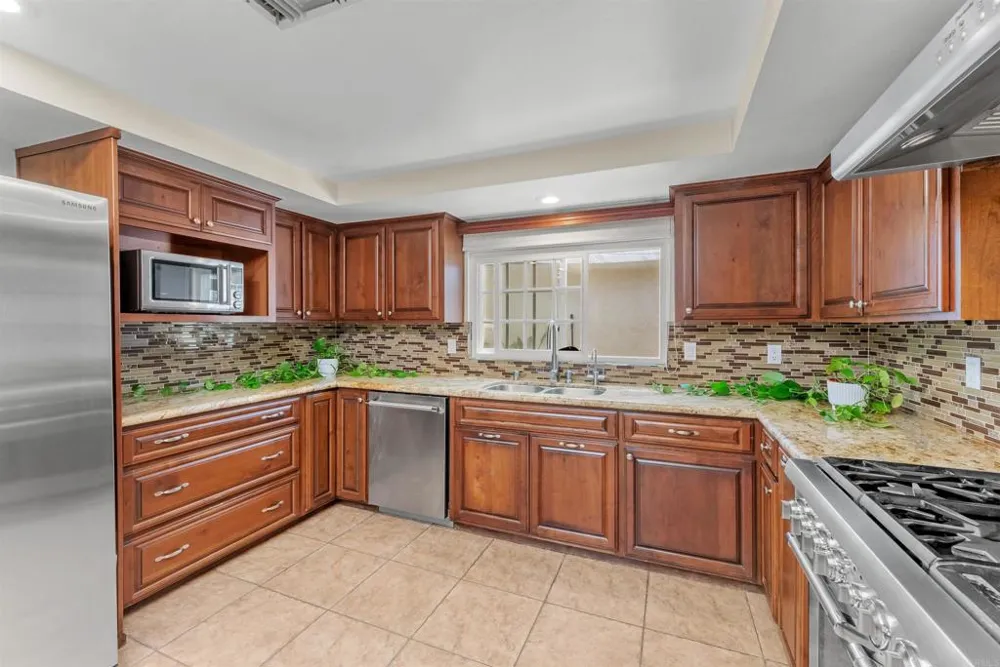 15321 Via Molinero Poway, CA 92064