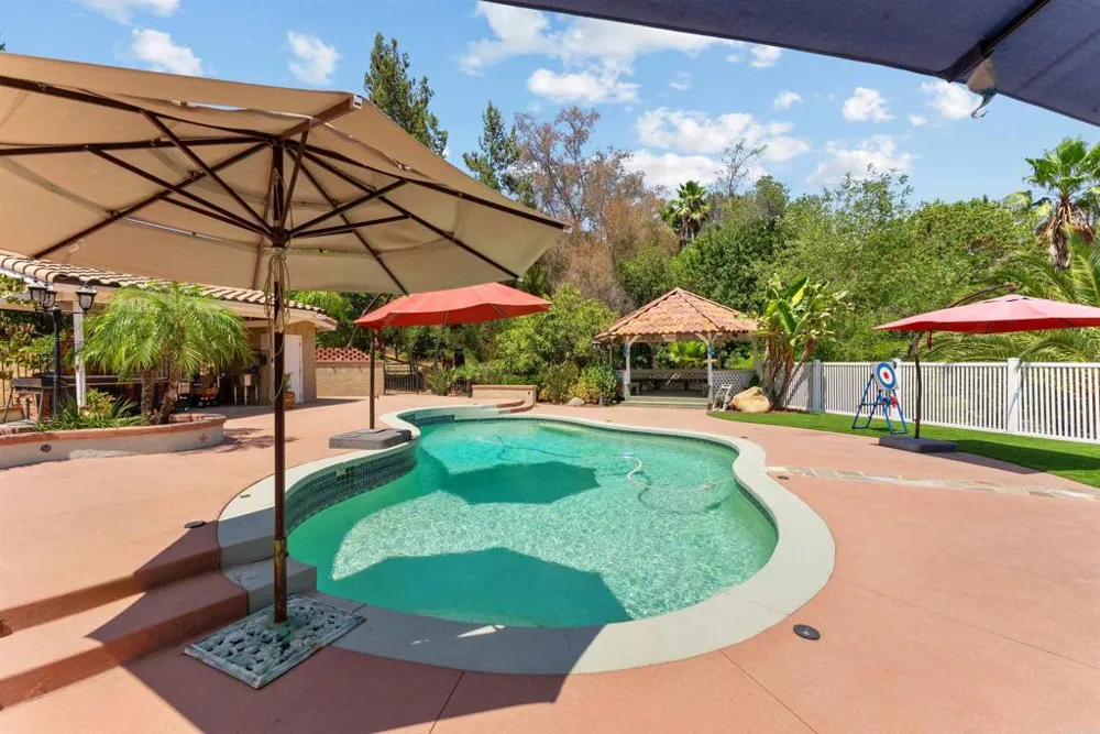 15321 Via Molinero Poway, CA 92064