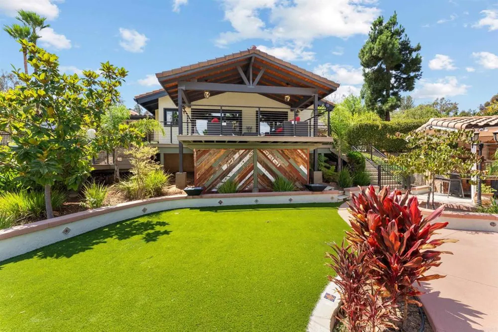 15321 Via Molinero Poway, CA 92064