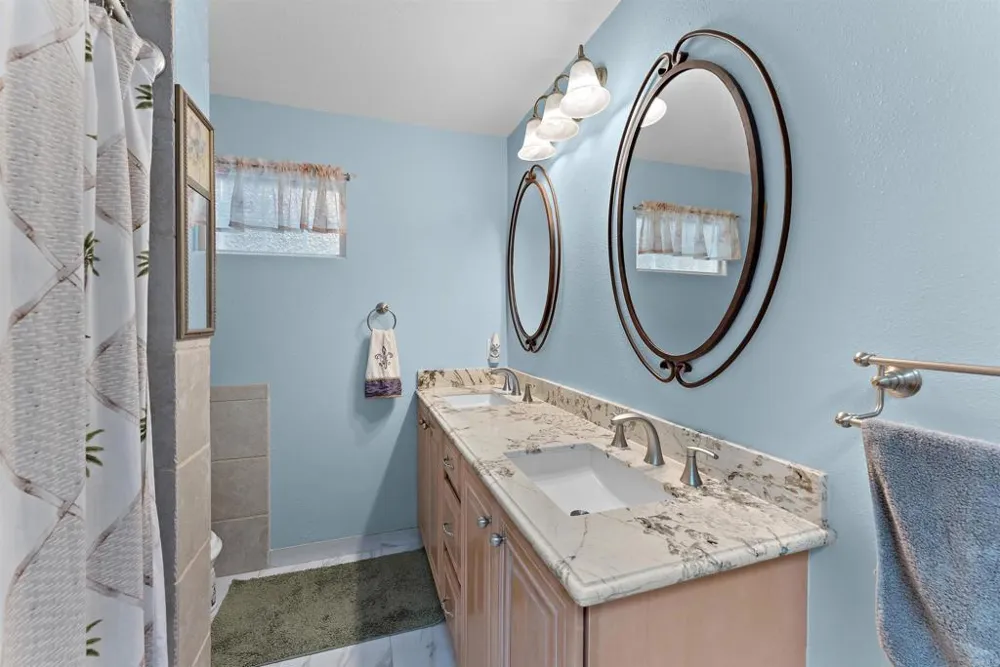15321 Via Molinero Poway, CA 92064
