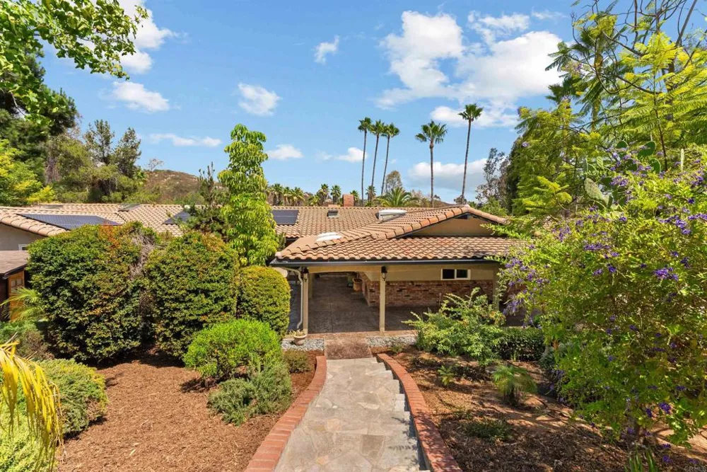15321 Via Molinero Poway, CA 92064