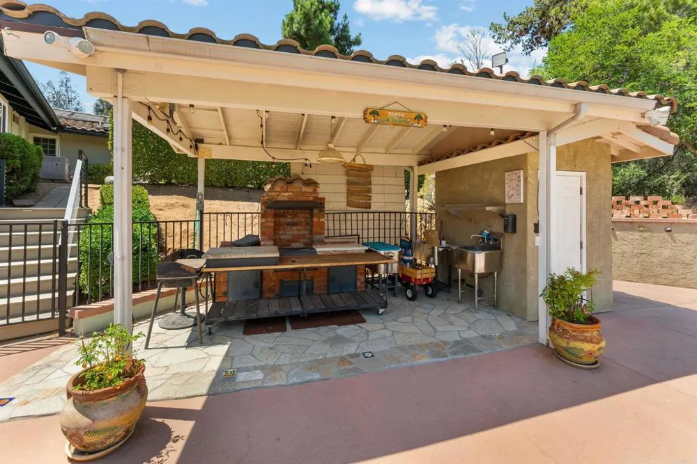 15321 Via Molinero Poway, CA 92064